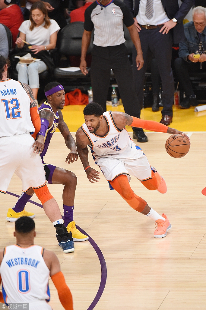 与地方足球 与地方足球